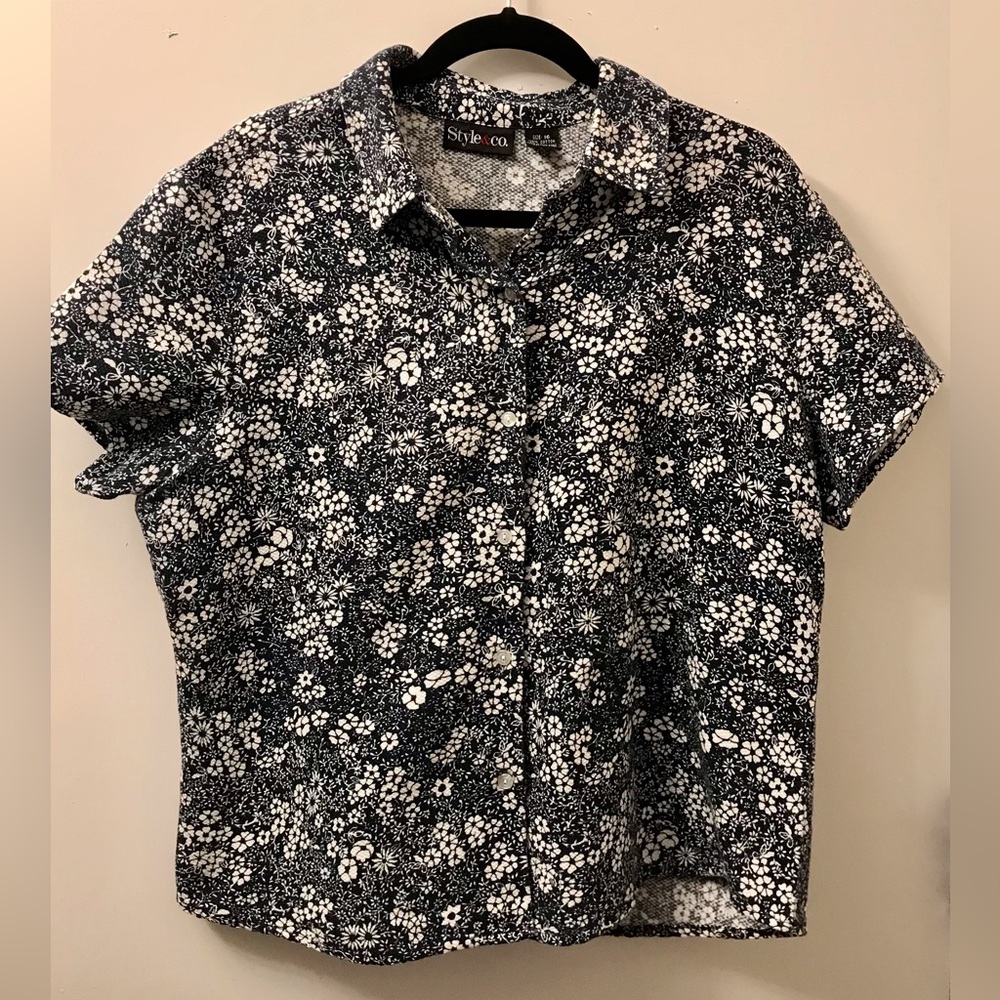 Style & Co. Women’s Button Down Top; Size 16